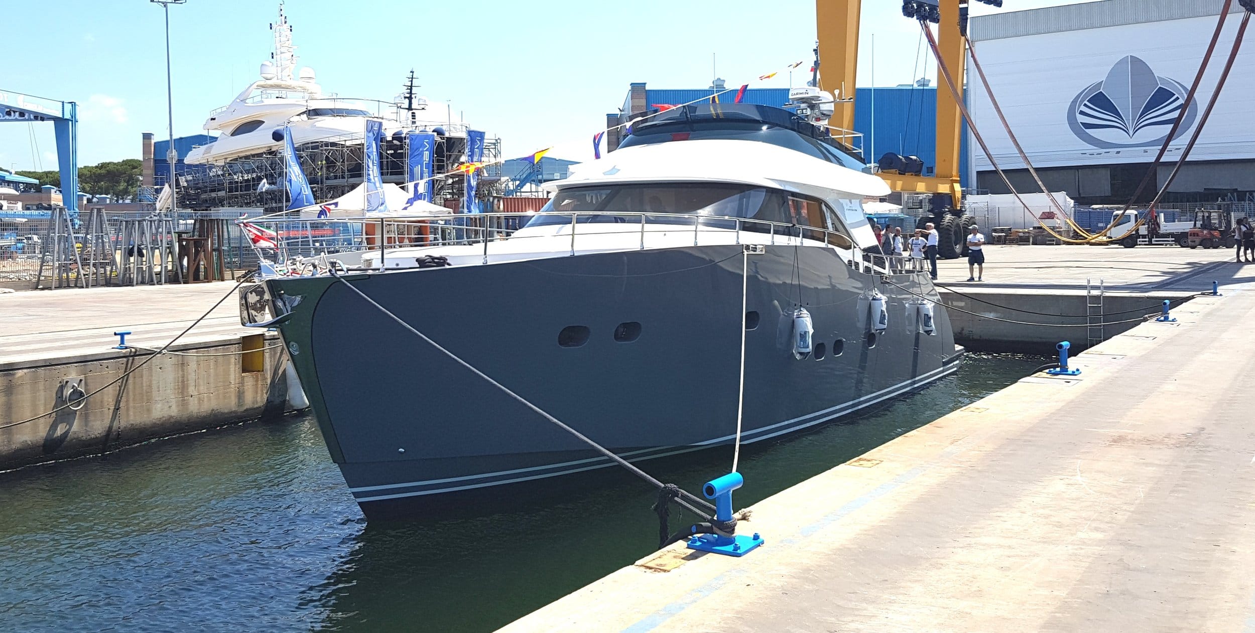 foto+prua-istante+1+yacht-general+arrangement-profile-sketch+architect-carignani-design-concept-luxury-boat-motor-4